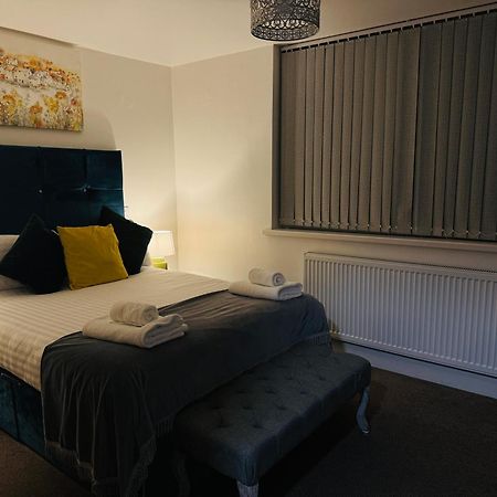 Atz&H Inn Luton  Extérieur photo