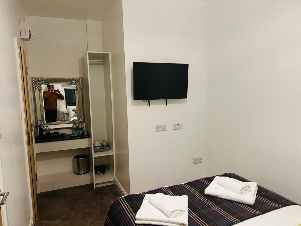 Atz&H Inn Luton  Extérieur photo