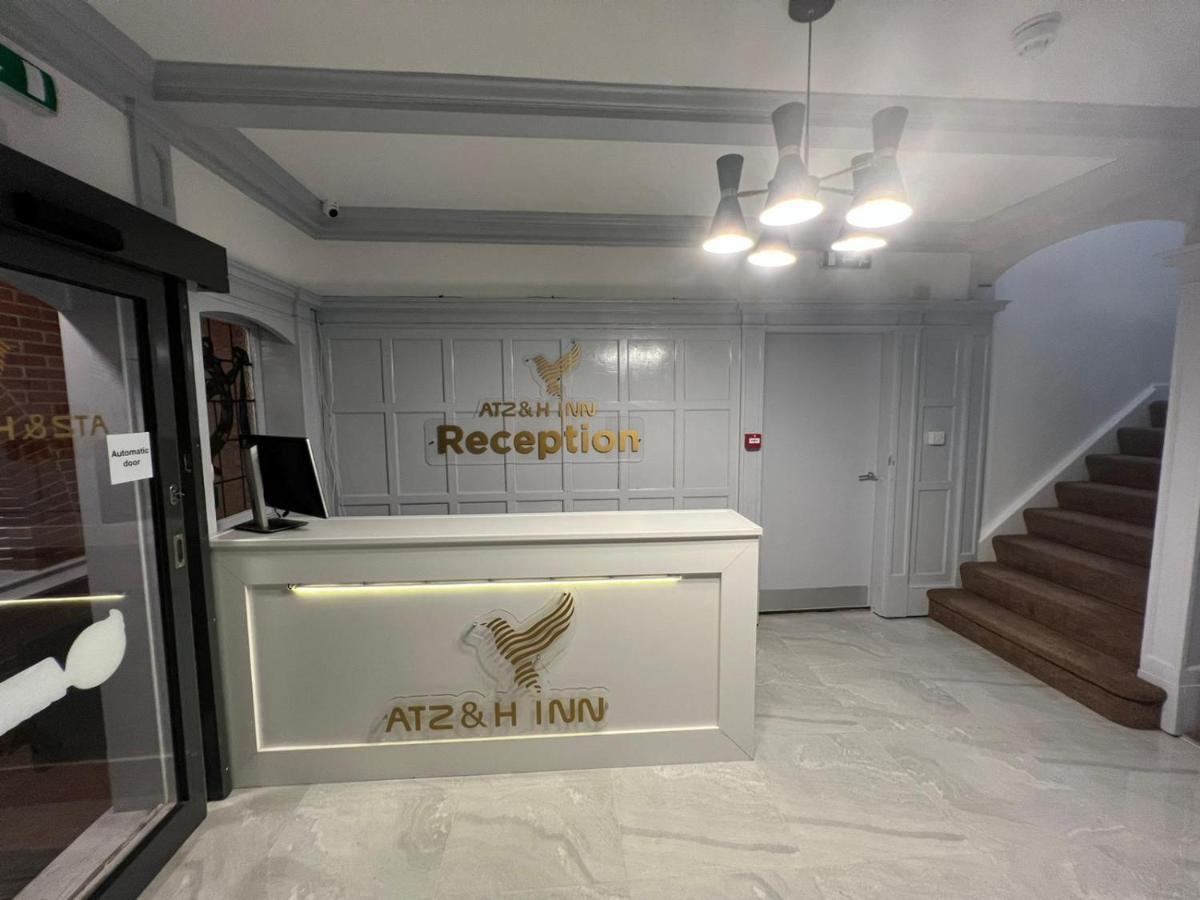 Atz&H Inn Luton  Extérieur photo