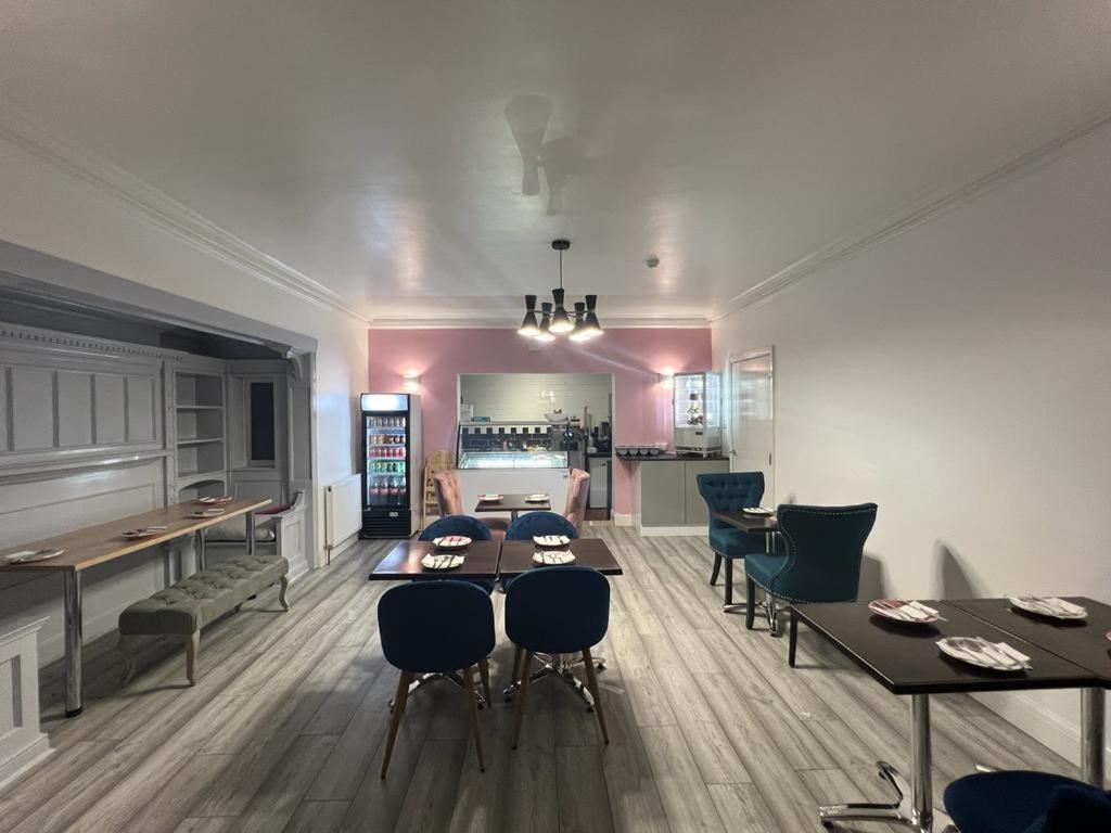 Atz&H Inn Luton  Extérieur photo