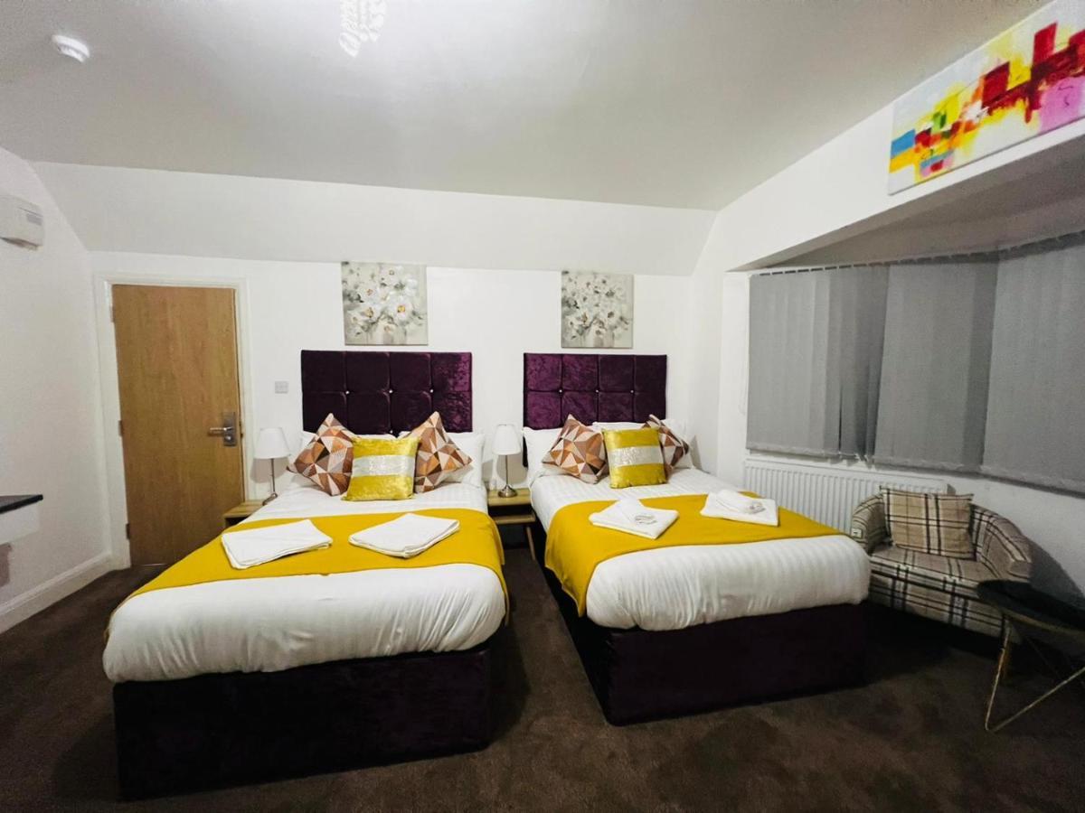 Atz&H Inn Luton  Extérieur photo