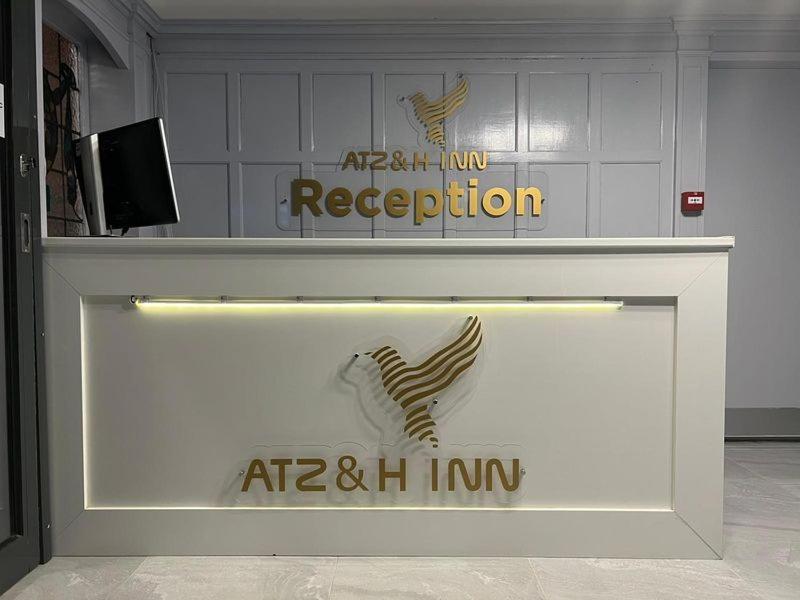Atz&H Inn Luton  Extérieur photo